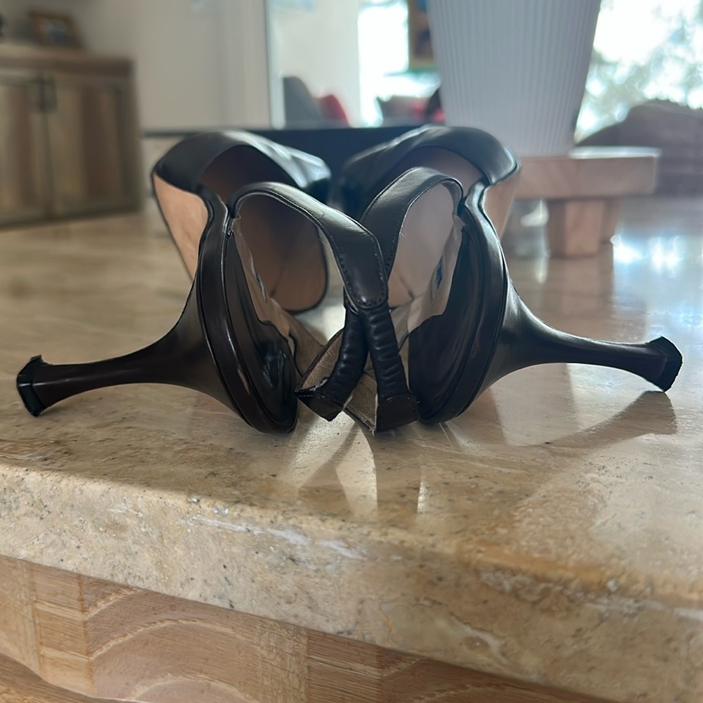 Manolo Blahnik Brown Pointed Toe Heels - Picture 2 of 5